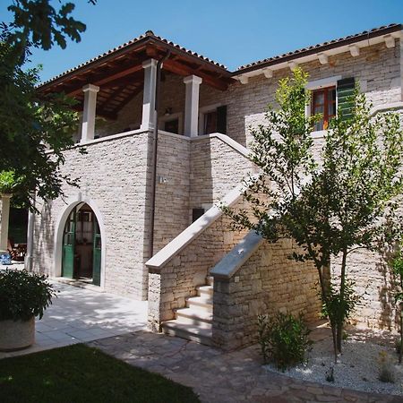 Villa Kringa Tinjan Екстериор снимка