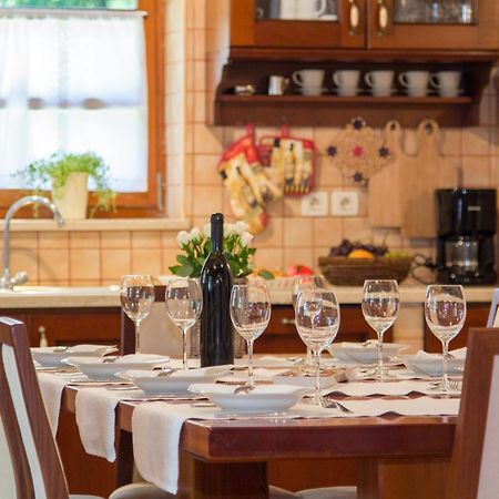 Villa Kringa Tinjan Екстериор снимка