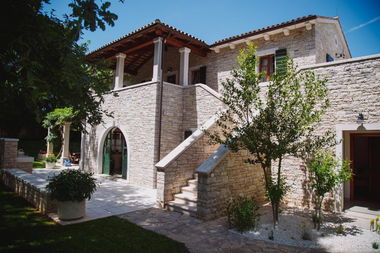 Villa Kringa Tinjan Екстериор снимка