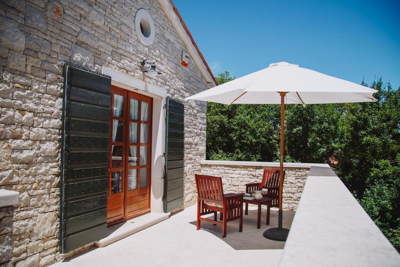 Villa Kringa Tinjan Екстериор снимка