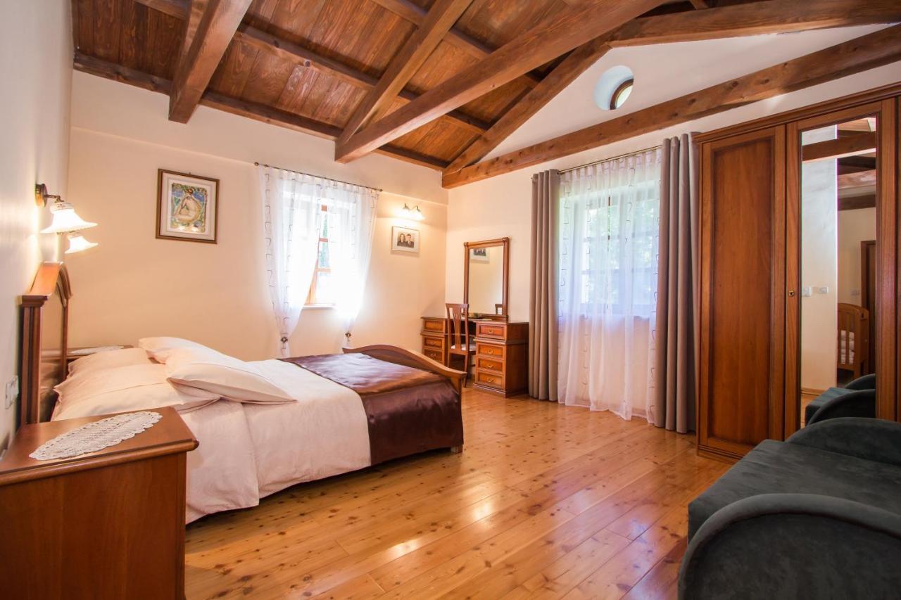 Villa Kringa Tinjan Екстериор снимка