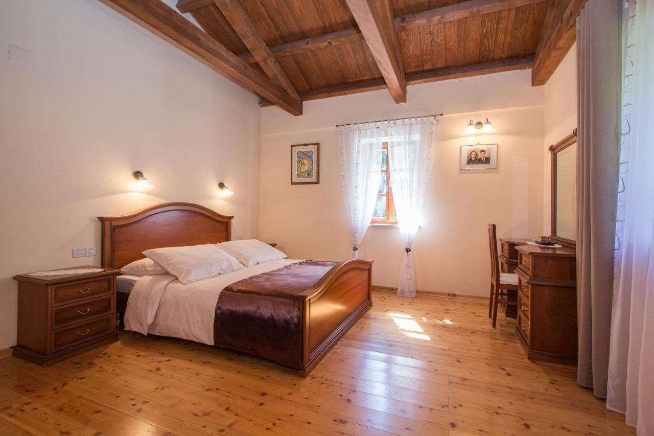 Villa Kringa Tinjan Екстериор снимка