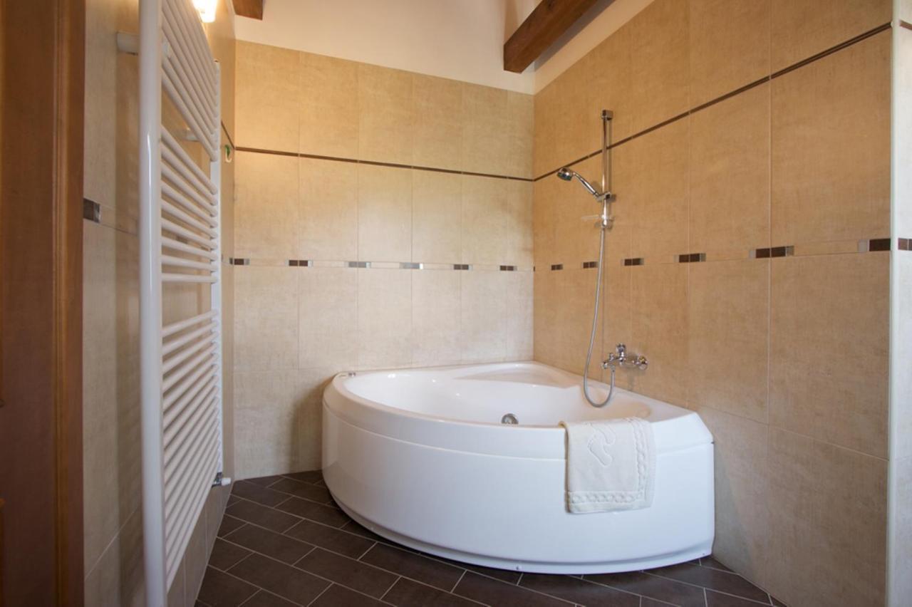 Villa Kringa Tinjan Екстериор снимка