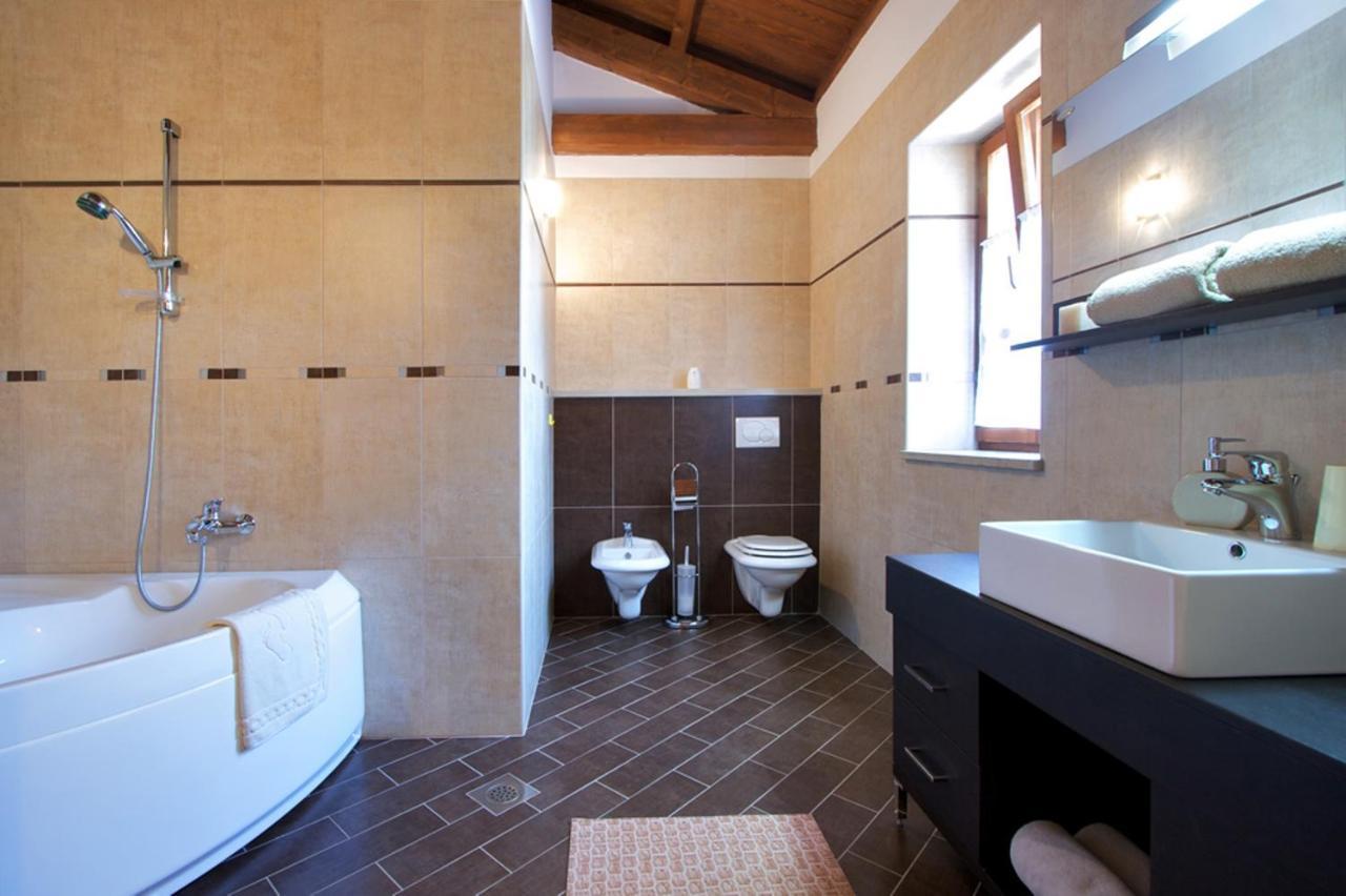 Villa Kringa Tinjan Екстериор снимка