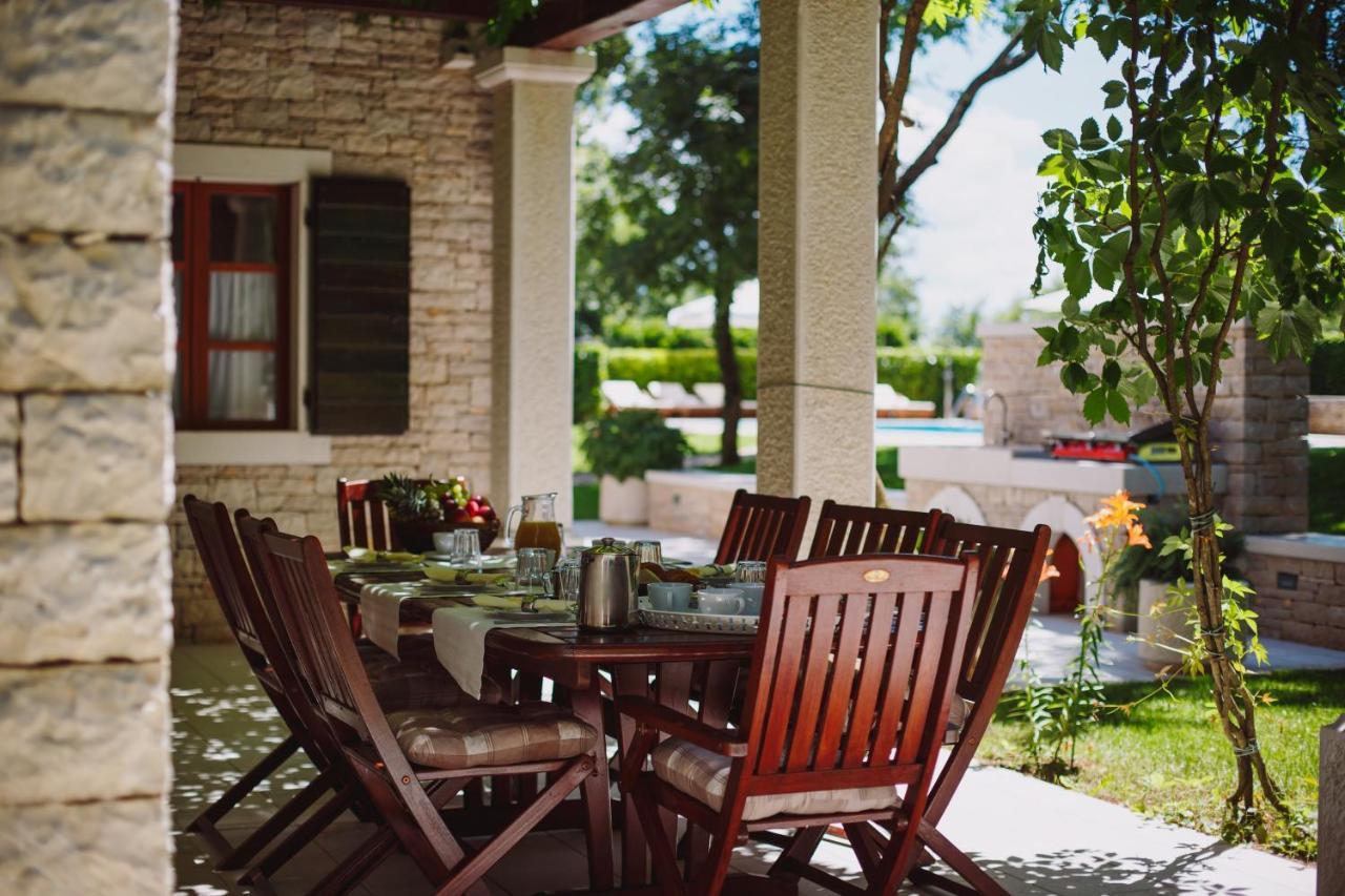Villa Kringa Tinjan Екстериор снимка