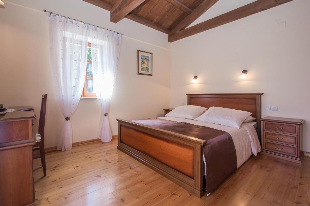 Villa Kringa Tinjan Екстериор снимка