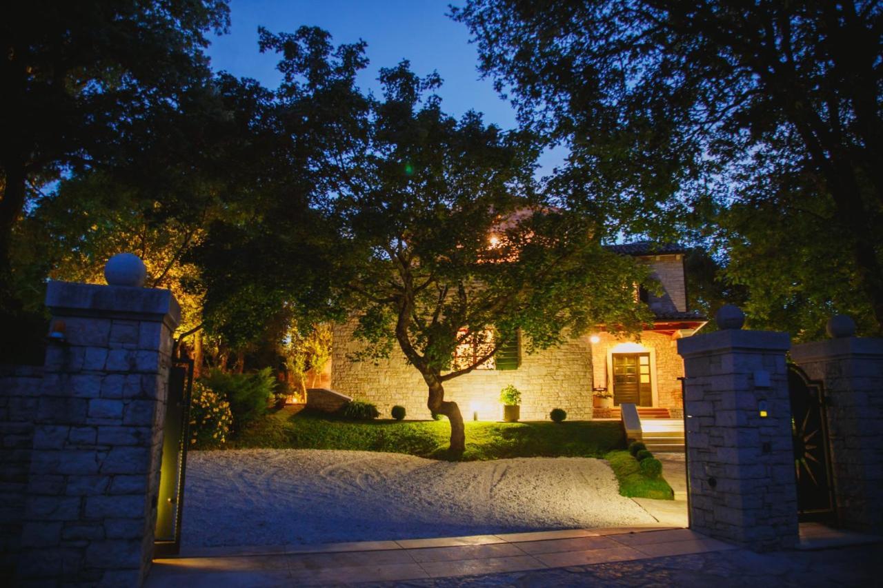 Villa Kringa Tinjan Екстериор снимка