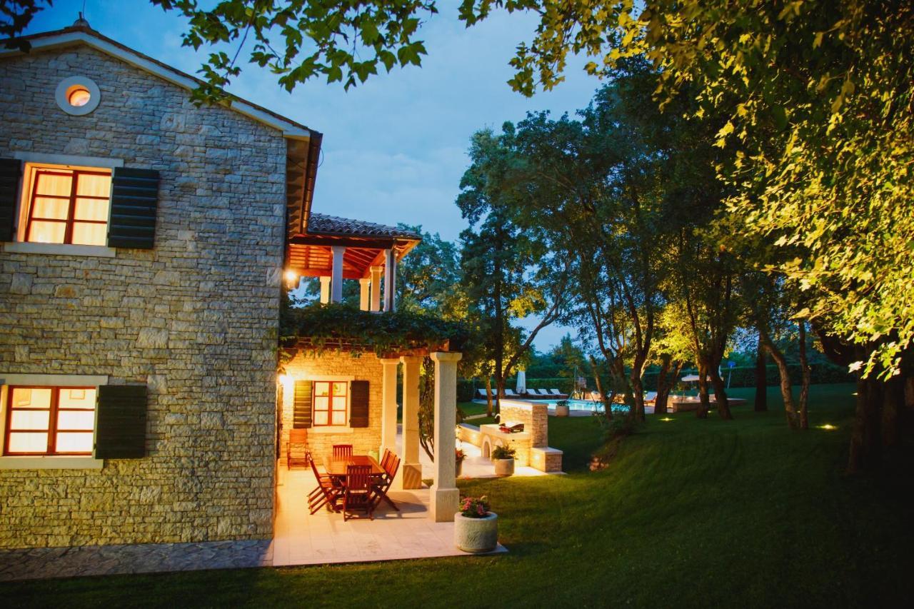 Villa Kringa Tinjan Екстериор снимка
