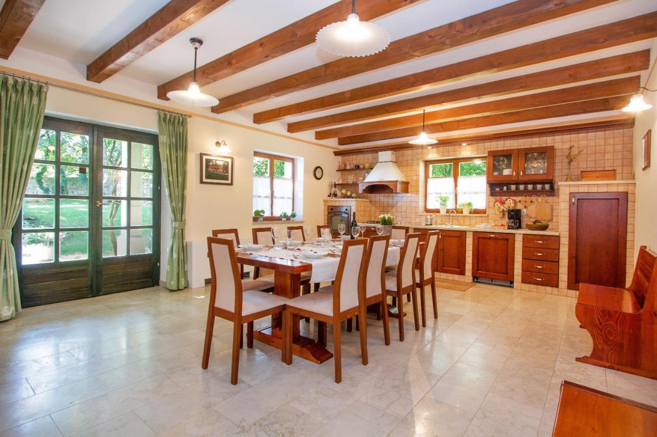 Villa Kringa Tinjan Екстериор снимка