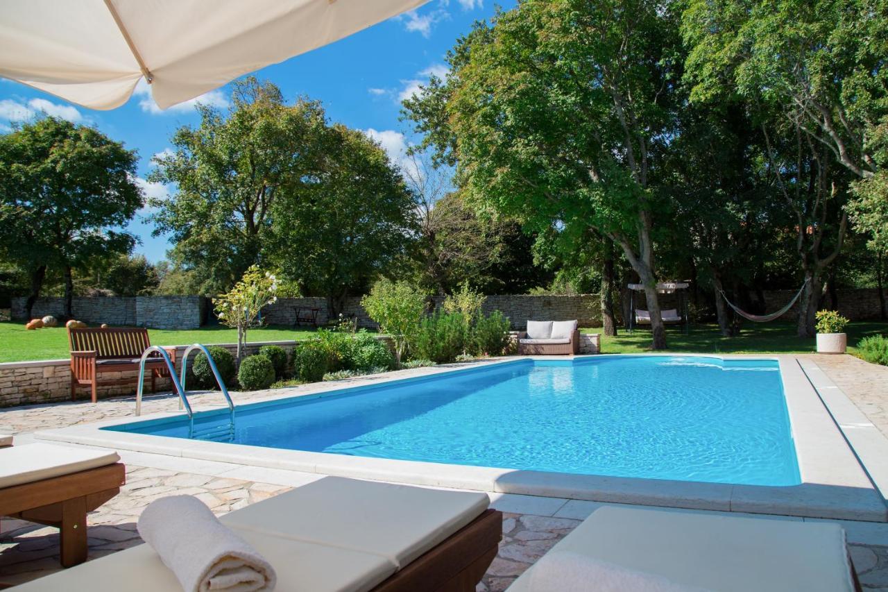 Villa Kringa Tinjan Екстериор снимка