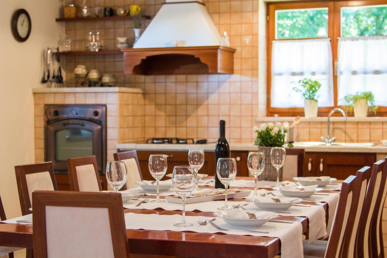Villa Kringa Tinjan Екстериор снимка