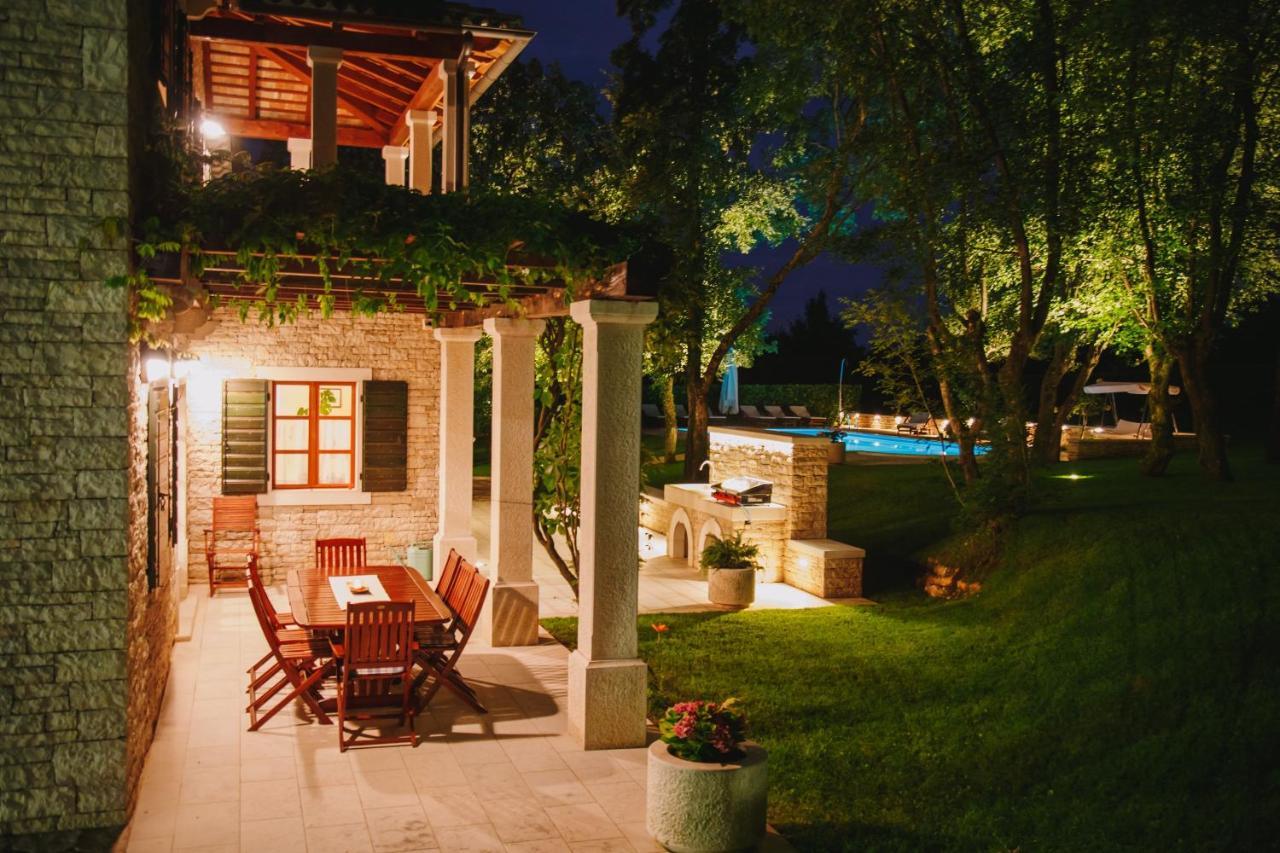 Villa Kringa Tinjan Екстериор снимка