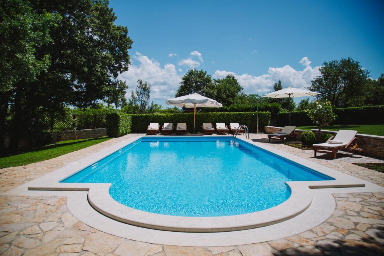 Villa Kringa Tinjan Екстериор снимка