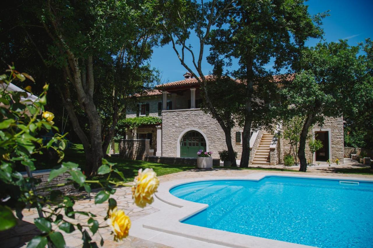 Villa Kringa Tinjan Екстериор снимка