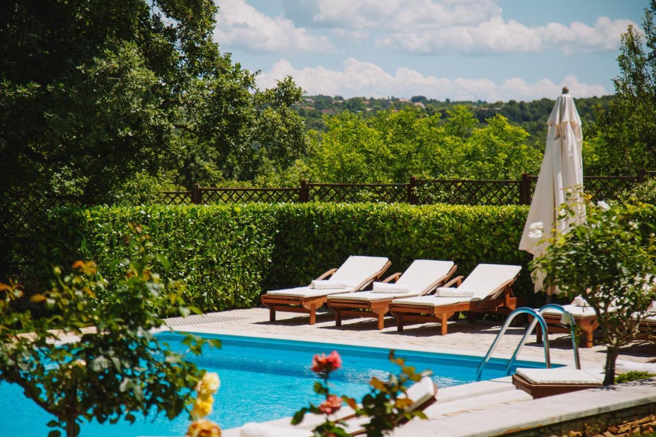 Villa Kringa Tinjan Екстериор снимка