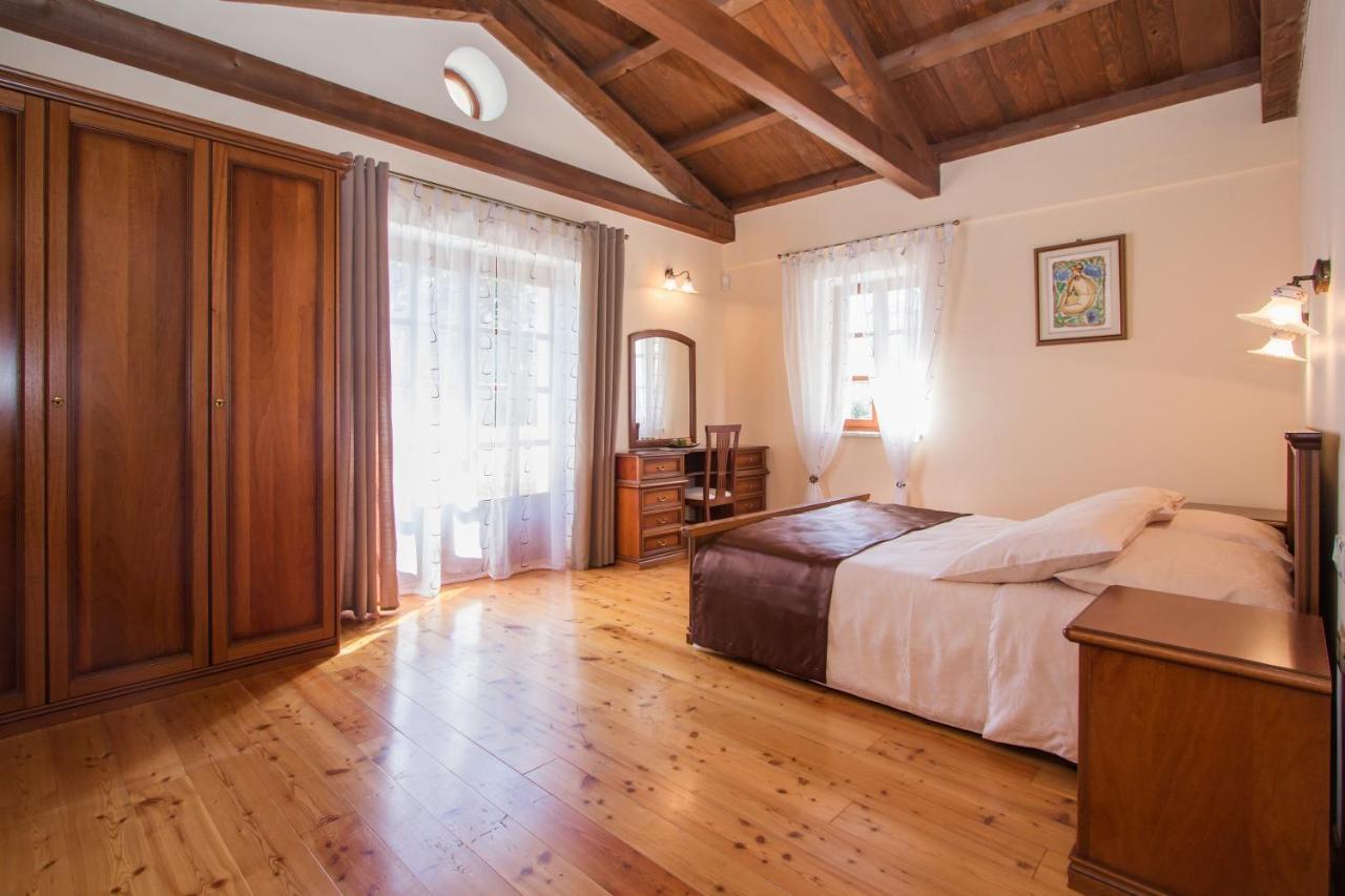 Villa Kringa Tinjan Екстериор снимка